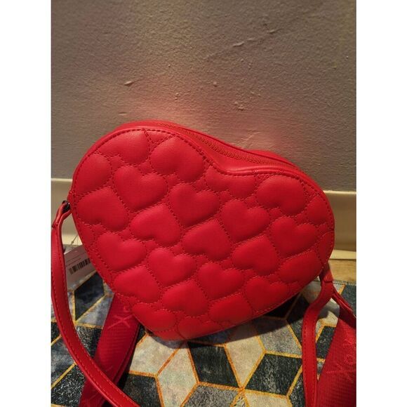 Betsey Johnson nwt red heart Purse - Picture 2 of 2